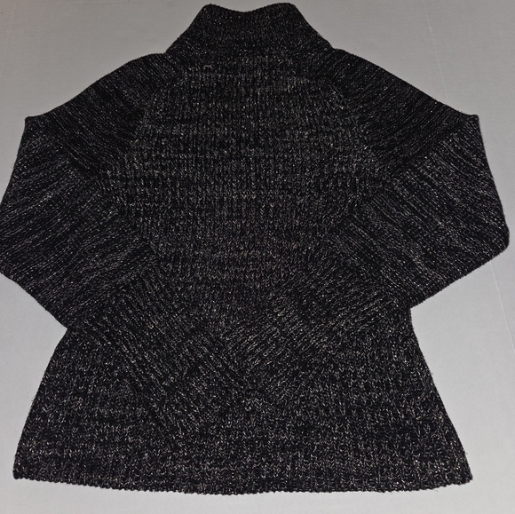 Moda International Black and Cream Sweater  EUC size M - Picture 7 of 9